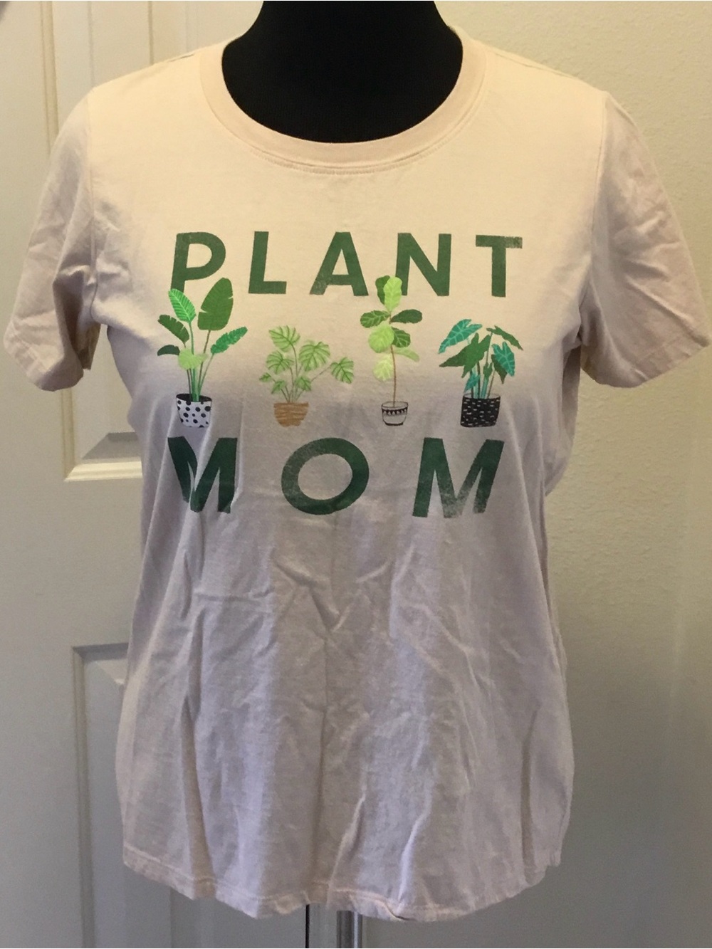 Cream 'Plant Mom' Short Sleeve Tee with Green Plant Graphic